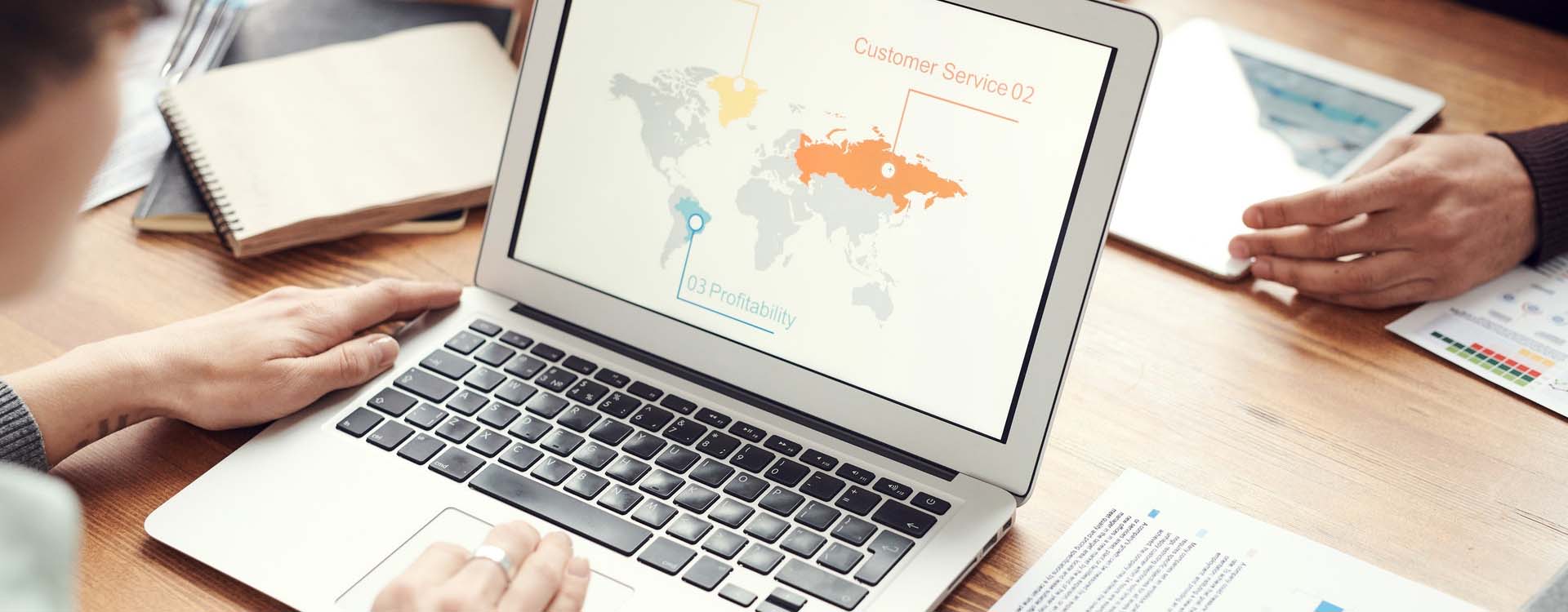 bg-whyCloudwords_personOnLaptopwithMap